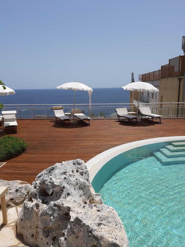 Hotel Aurora E Del Benessere Santa Cesarea Terme Exterior photo